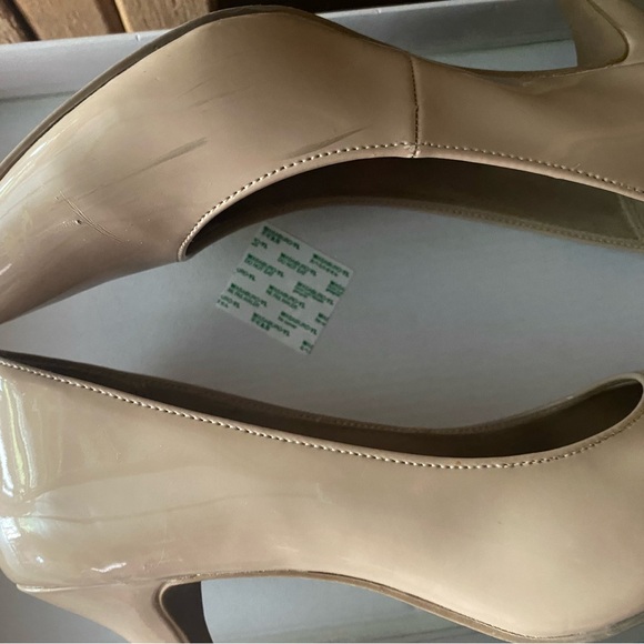 Comfortable Beige heeled pumps - Picture 4 of 5